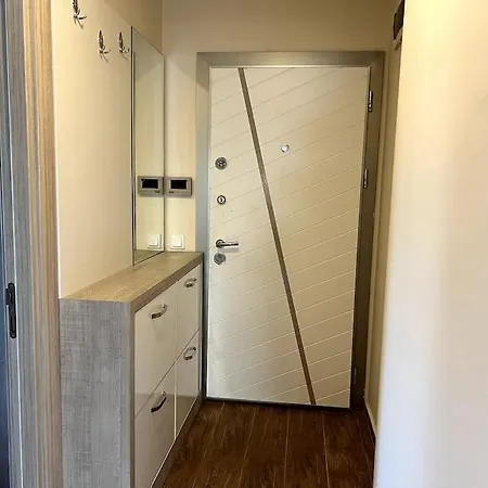 Apartament Spacious Flat Close To Erasta'8' *